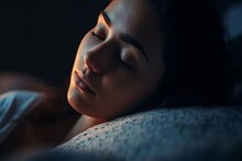 রাত ১ টা থেকে ৩টের মধ্যে হঠাৎ ঘুম ভেঙে যাচ্ছে...? বড় 'ইঙ্গিত' দিচ্ছে আপনার শরীর!