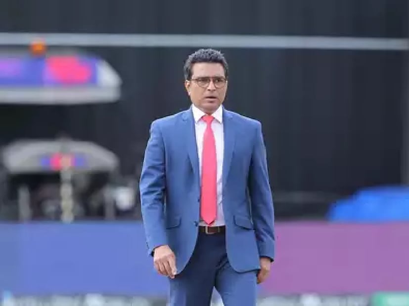 ২০২০ সালে, দক্ষিণ আফ্রিকার বিরুদ্ধে ভারতের ওয়ানডে সিরিজের জন্য বিসিসিআইয়ের ধারাভাষ্যকার প্যানেল থেকে মঞ্জরেকরকে বাদ দেওয়া হয়েছিল বলে জানা গেছে। ২০১৯ সালে একাধিক বিতর্কিত ঘটনার পর এই সিদ্ধান্ত নেওয়া হয়, যার মধ্যে ছিল সহকর্মী ধারাভাষ্যকার ভোগলের সঙ্গে ঝগড়া, সৌরভ গঙ্গোপাধ্যায়কে কটাক্ষ করা এবং অলরাউন্ডার রবীন্দ্র জাদেজাকে "বিটস অ্যান্ড পিসেস অফ ক্রিকেটার" বলা।