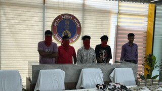 লেকটাউনের শ্রীভূমি এবং টালিগঞ্জ থেকে খোঁজ পাওয়া ভুয়ো কলসেন্টারের। (নিজস্ব চিত্র)