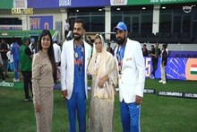 চ্যাম্পিয়ন হয়ে শামির মাকে প্রণাম কিং কোহলির, আবেগঘন মুহূর্তে ভাসল দুবাই স্টেডিয়াম মুহূর্তে