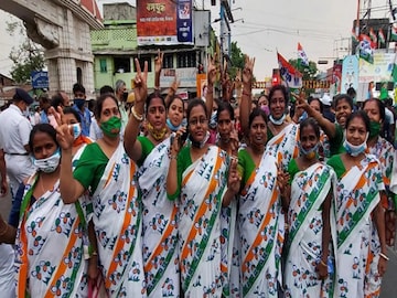 মহিলাদের ময়দানে নামাচ্ছে তৃণমূল