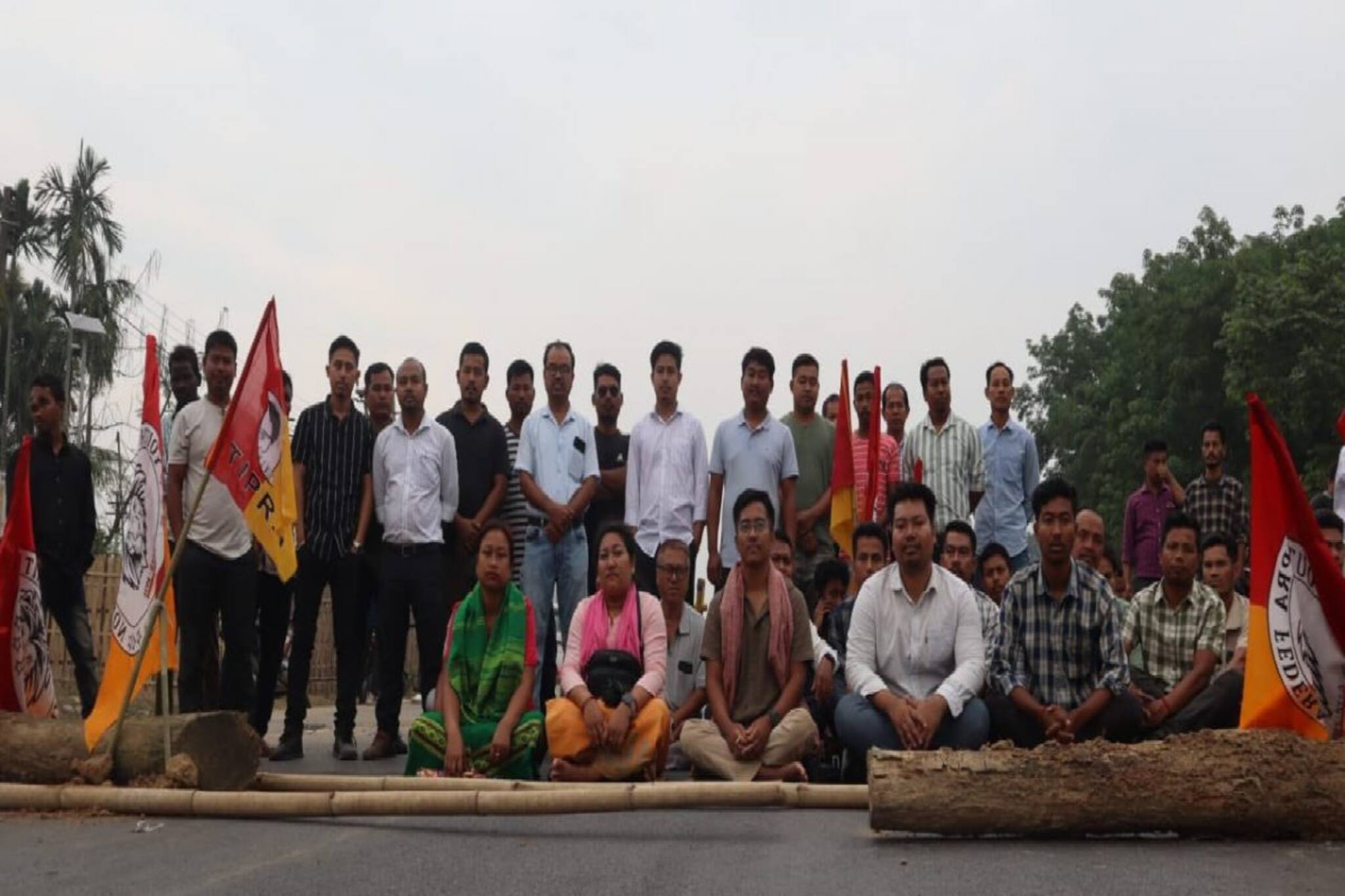 ছাত্রছাত্রীদের ভবিষ্যৎ নিয়ে আপোস নয়! ককবরক ভাষায় রোমান হরফের দাবি, ত্রিপুরায় শুরু আন্দোলন!