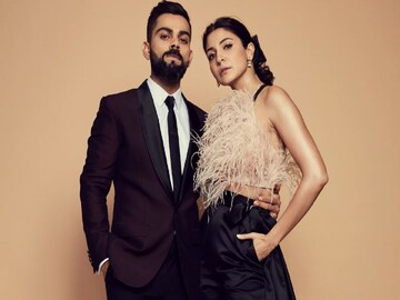 হুবহু মিলে গিয়েছিল অনুষ্কা শর্মার ভবিষ্যদ্বাণী! আজ তাঁর জন্মদিন, বিরাট লিখলেন...