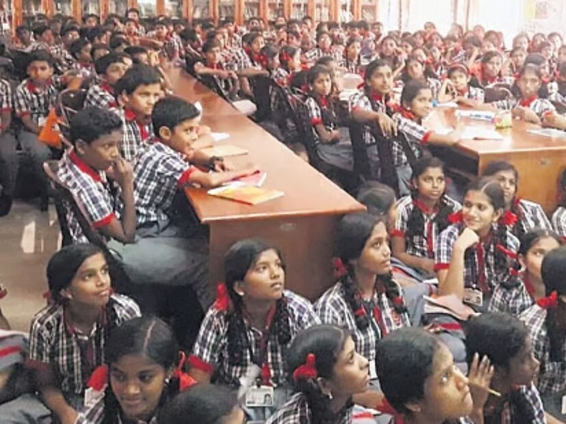  কেন্দ্রীয় বিদ্যালয়, আইআইটি বোম্বে, পাওয়াই (মহারাষ্ট্র)বৈশিষ্ট্য: মুম্বাইয়ের মর্যাদাপূর্ণ আইআইটি ক্যাম্পাসে অবস্থিত, এই স্কুলটি ইঞ্জিনিয়ারিং এবং প্রযুক্তিতে আগ্রহী শিক্ষার্থীদের মধ্যে জনপ্রিয়।
বিশেষত্ব: সহ-পাঠক্রমিক কার্যকলাপ এবং একাডেমিক উৎকর্ষতা।
অবস্থান: পাওয়াই, মুম্বাই।