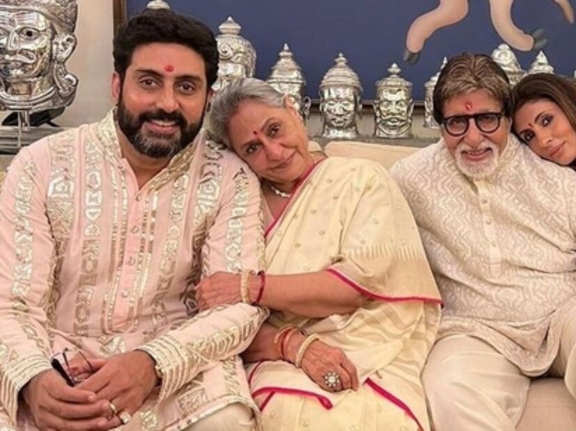 একাধিক সময়ে অমিতাভ প্রায় সর্বসমক্ষেই জানিয়েছেন, মেয়ে শ্বেতা তাঁর ঠিক কতটা কাছের৷ এবার অমিতাভের ‘উত্তরসূরী’ সংক্রান্ত একটি পোস্ট ঘিরে ফ্যানেরা দ্বিধাগ্রস্ত৷ তবে কি অভিষেক নন, শ্বেতাকেই নিজের ‘উত্তরাধিকারী’ ভাবেন অমিতাভ?