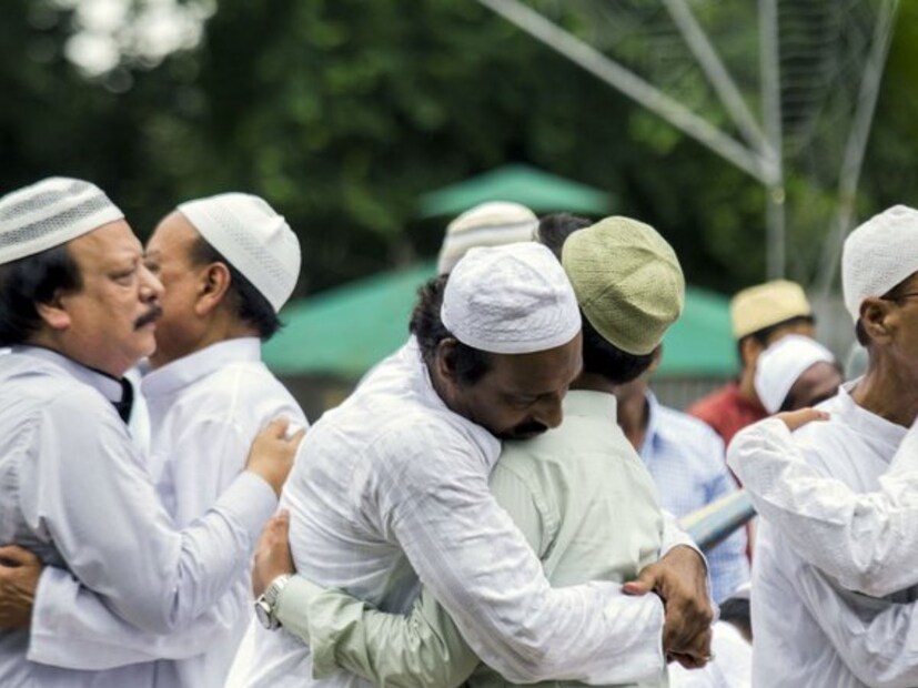 তিনদিন পর তাপমাত্রা কিছুটা কমলেও প্রায় ৩৭ ডিগ্রির মধ্যেই থাকবে দক্ষিণবঙ্গে। কলকাতায় ৩৭ থেকে ৩৮ ডিগ্রি সেলসিয়াস; পশ্চিমের জেলায় ৪০ পেরিয়ে যাবে পারদ। পহেলা এপ্রিল থেকে তাপমাত্রা কিছুটা কমতে পারে। পরবর্তী তিন চার দিনে দু থেকে তিন ডিগ্রি সেলসিয়াস তাপমাত্রা কমতে পারে। তবে গরম থেকে আপাতত নিস্তার নেই দক্ষিণবঙ্গে। ইদে কোনও বৃষ্টির সম্ভাবনা নেই৷