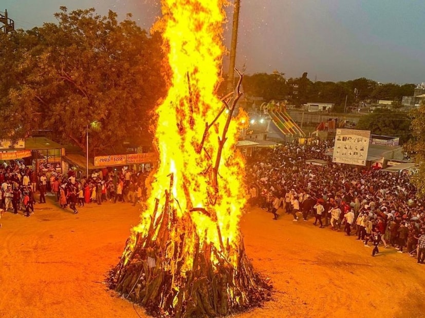 রোগ থেকে মুক্তি পেতে: হোলিকা দহনের দিনে এই সহজ প্রতিকারটি করুন, দীর্ঘস্থায়ী রোগ থেকে মুক্তি পাবেন। একটি পান পাতা, একটি তাজা গোলাপ ফুল এবং মিষ্টি নিন অসুস্থ ব্যক্তির উপর ৩১ বার ঘুরিয়ে একটি মোড়ে রাখুন। এটি করলে আপনি রোগ থেকে মুক্তি পেতে পারেন।