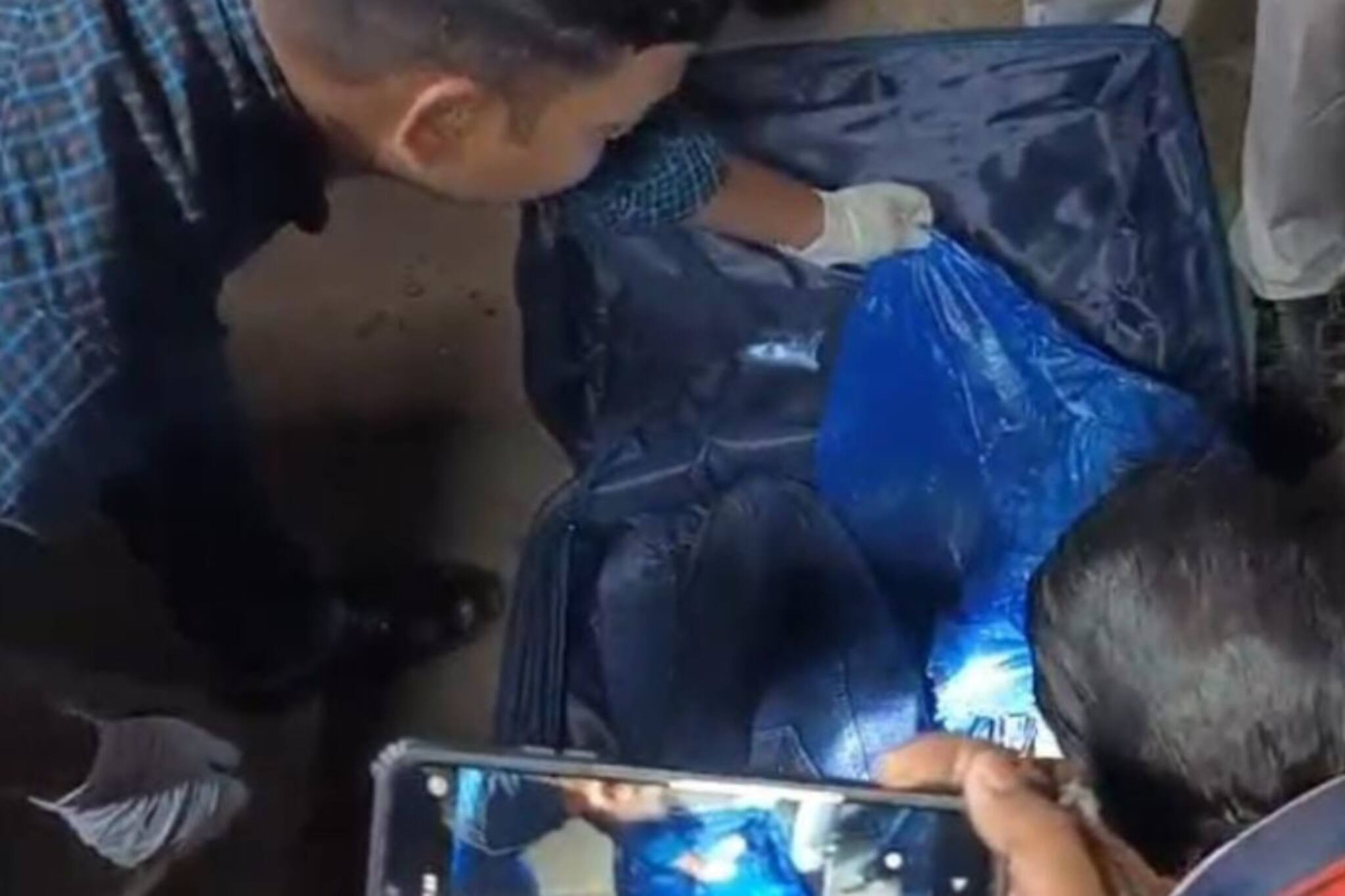 ট্রলি-বন্দি দেহ! ৮ লাখ টাকার জন্য পাঁচমাস ধরে ঘোরাচ্ছিল, ঘোলার ঘটনার পুনর্নির্মাণ পুলিশের