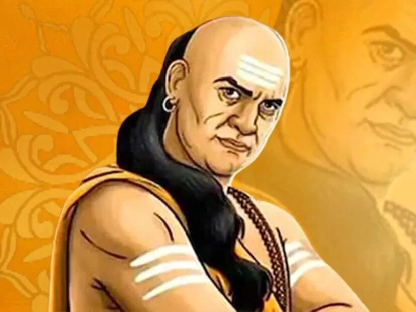  ভবিষ্যতের জন্য অর্থ সঞ্চয় না করা। আচার্য চাণক্য বলেন, ব্যক্তিকে সর্বদা তার উপার্জনের একটি অংশ ভবিষ্যতের জন্য সঞ্চয় করা উচিত। কারণ, যারা টাকা সঞ্চয় করার অভ্যাস রাখে না, ভবিষ্যতে এটি তাদের জন্য মারাত্মক ক্ষতির কারণ হতে পারে।