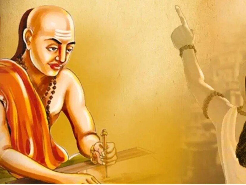 এই নীতিগুলোর মধ্যেই চাণক্য এমন কিছু অভ্যাসের কথাও উল্লেখ করেছেন, যা কারও থাকলে সে সর্বদা দরিদ্র অবস্থায় থাকে এবং কখনও টাক ধরে রাখতে পারে না। আসুন জেনে নিই, কোন সেই অভ্যাস যা চাণক্যের মতে কোনও ব্যক্তিকে সর্বদা দরিদ্র করে রাখে।