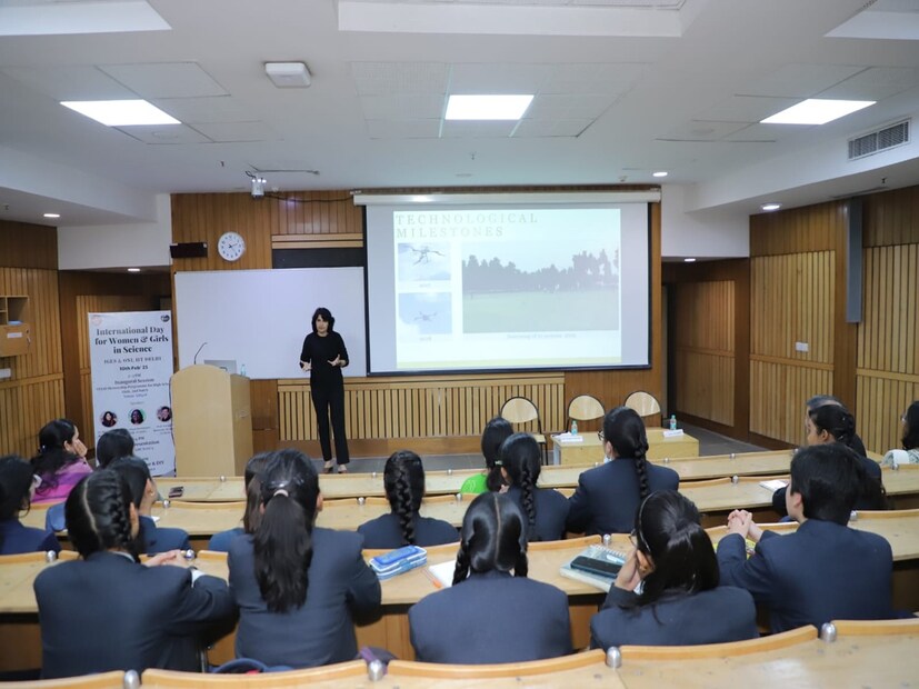 কম কাট অফ ডিপার্টমেন্টের কথা বললে, টেক্সটাইল ইঞ্জিনিয়ারিং আছে যেখানে ৬০০০ র&#x200d;্যাঙ্কে ভর্তি হওয়া যেতে পারে। যেখানে ৫০০০ র&#x200d;্যাঙ্কেও বায়োটেকে ভর্তি হওয়া যেতে পারে। সিভিলে ৪০০০ র&#x200d;্যাঙ্কে ভর্তি হওয়া যেতে পারে। এগুলি এমন বিভাগ যেখানে কাট অফ কম।
