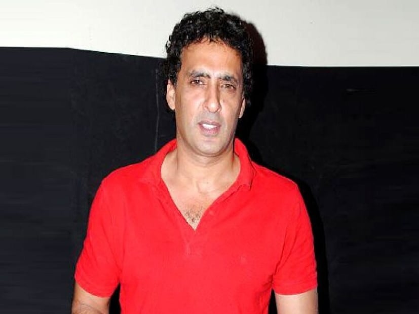 বড় পর্দায় অভিনয়ের সুযোগ না পেলে টেলিভিশনের দিকে ঝুঁকতে শুরু করেন মামিক। চ্যাম্পিয়ন, সদমা, চন্দ্রকান্তা, যুগ, ইশশশ… কোয়ি হ্যায়, ভিকরাল অওর গবরাল, শাকা লাকা বুম বুম, কুসুম, ব্ল্যাক, এজেন্ট রাঘব-- ক্রাইম ব্রাঞ্চ'-এর মতো একাধিক হিন্দি ধারাবাহিকে অভিনয় করেন তিনি।