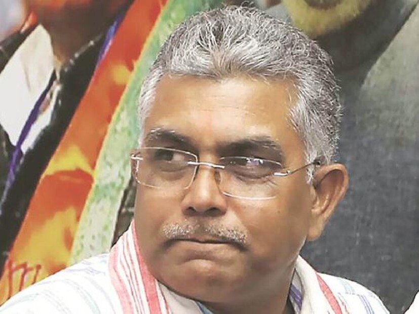 স্বাভাবিক ভাবেই এই খবরে রাজ্য-রাজনীতি তোলপাড়। কে হবেন দিলীপ ঘোষের সহধর্মিণী? 