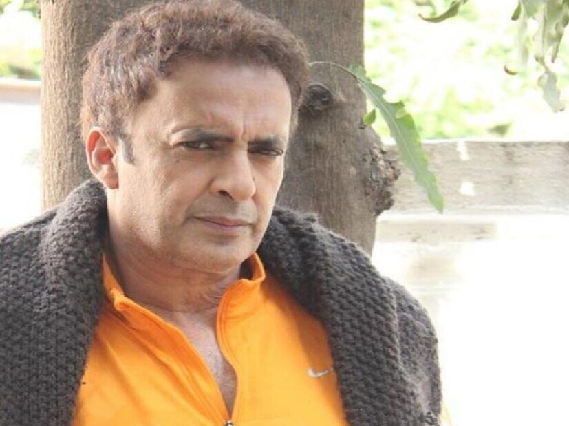 নব্বইয়ের দশকে আর ইয়া পার, দিল কে ঝারোকে মে, কোয়ি কিসিসে কম নহি ছবিতে অভিনয় করতে দেখা যায় মামিককে। কিন্তু প্রতিটি ছবিই বক্স অফিসে মুখ থুবড়ে পড়ে।