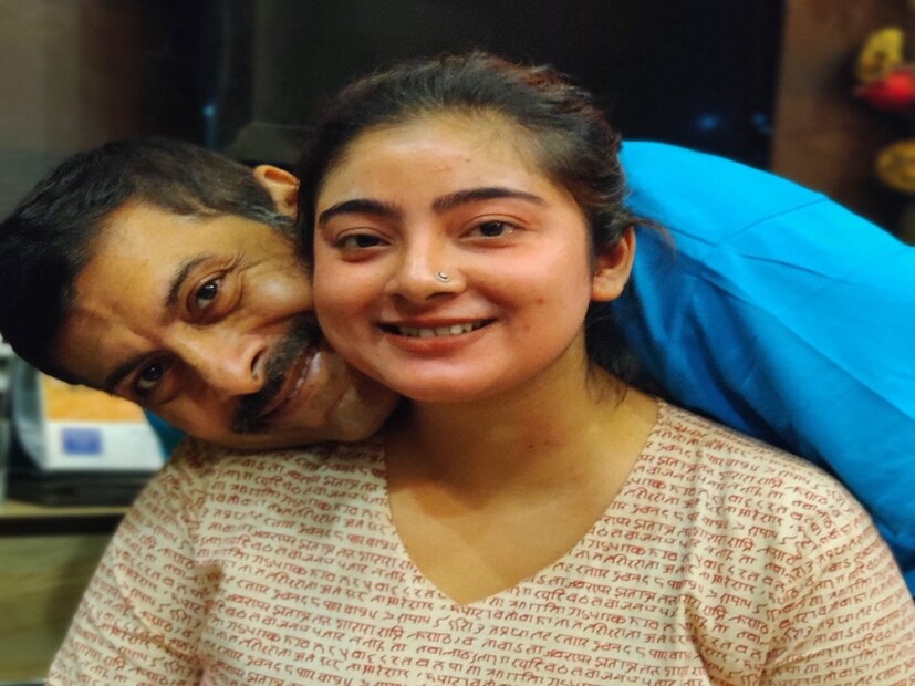 সোশ্যাল মিডিয়ায় বহু সুন্দর মুহূর্তও শেয়ার করতেন দুজনেই৷ কিন্তু হঠাৎ পৃথার পোস্ট প্রশ্নের ঝড়৷