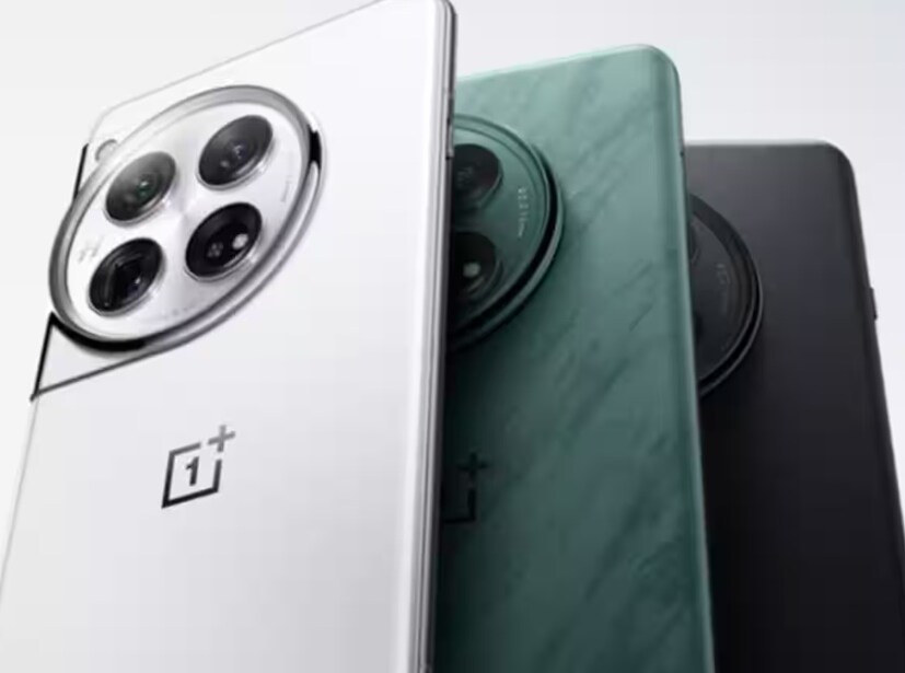 আগের টিজারে ইতিমধ্যেই বলা হয়েছিল যে, রেগুলার OnePlus 13-র তুলনায় OnePlus 13T-তে থাকবে ছোট এবং ফ্ল্যাটার স্ক্রিন। OnePlus 13-য় ছিল ৬.৮২ ইঞ্চির একটি কার্ভড প্যানেল। তবে 13T-তে থাকতে পারে ৬.৩ ইঞ্চির OLED ডিসপ্লে। সেই সঙ্গে থাকবে ১.৫কে রেজোলিউশন এবং ১২০ হার্ৎজ রিফ্রেশ রেট। ফলে বিষয়টা হবে বেশ কমপ্যাক্ট এবং যা ম্যানেজ করা যাবে অনায়াসে।