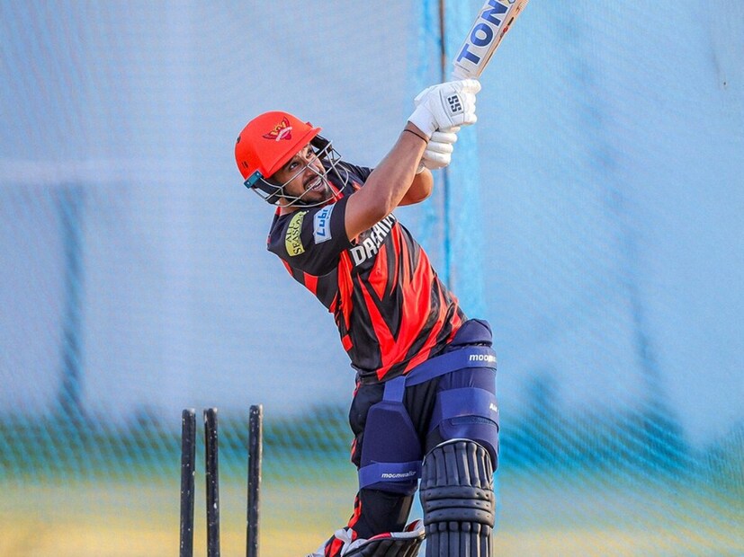 সানরাইজার্স হায়দরাবাদ ৩.২০ কোটি টাকায় কিনেছিল তাঁকে। এখন টিমের ম্যানেজমেন্ট মনে করছে পুরো টাকাটাই জলে! 