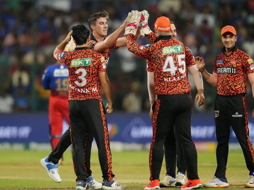 আপনি যদি আপনার বাড়ির টিভিতে ক্রিকেট ম্যাচ দেখেন, তবে আপনি নিশ্চয়ই দেখেছেন যে অনেক সময় মাঠে ক্রিকেটারদের কন্ঠস্বরের পাশাপাশি তাদের বিভিন্ন কথাও স্পষ্ট শুনতে পাচ্ছেন। এটি কীভাবে ঘটে! খুব কম মানুষই সেটা জানেন। তৃতীয় আম্পায়ারের রিভিউ নেওয়ার ক্ষেত্রেও অনেক সুবিধা রয়েছে। কিন্তু এই তৃতীয় আম্পায়ার কীভাবে এমন সঠিক সিদ্ধান্ত দেন? আসলে আইপিএলে এত অত্যাধুনিক প্রযুক্তি ব্যবহার করা হয় যাতে আম্পায়ারের কাজটা সহজ হয়ে যায়।