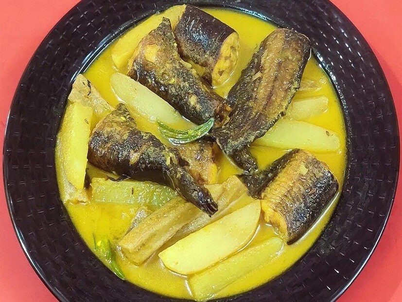 প্রেসার কুকারে কখনও মাছ রান্না করবেন না। স্বাদ নষ্ট হয়ে যাবে। মাছে প্রচুর পরিমাণে ওমেগা-৩ ফ্যাটি অ্যাসিড থাকে, যা কুকারে নষ্ট হয়ে যায়। মাছের মাংস নরম এবং একটি প্যানে কম সময়ে সহজেই রান্না হয়ে যায়।