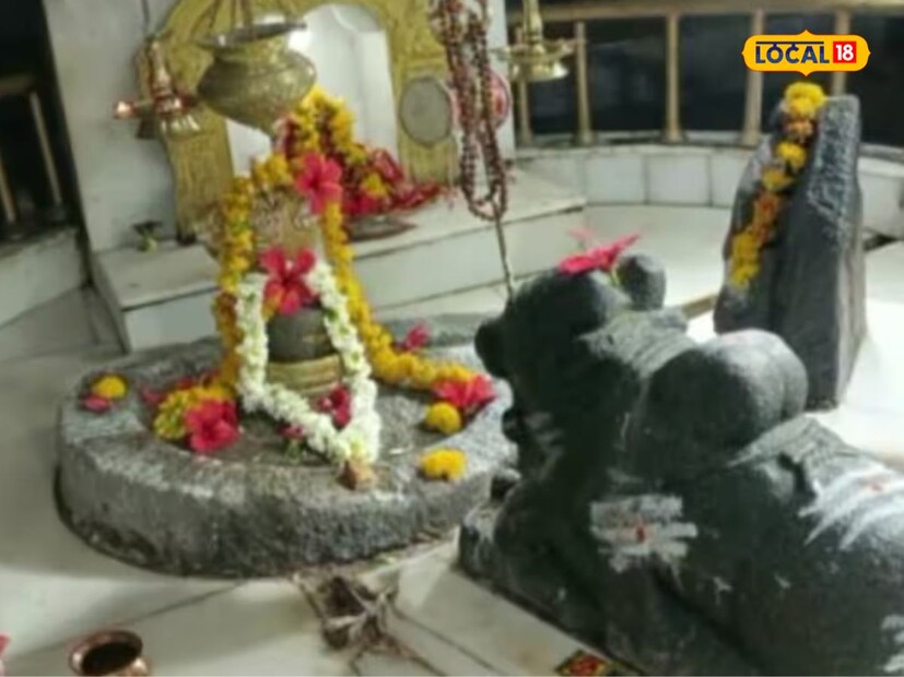 *এমন অনেকে আছেন যারা বাড়িতে একটি শিবলিঙ্গ প্রতিষ্ঠা করেছেন এবং তার অভিষেক করেন। বাড়িতে একটি শিবলিঙ্গ স্থাপন করার পরে কয়েকটি বিষয় অবশ্যই মনে রাখা উচিত। বাড়িতে শিবলিঙ্গ স্থাপনের কিছু নিয়ম রয়েছে, জানুন... 