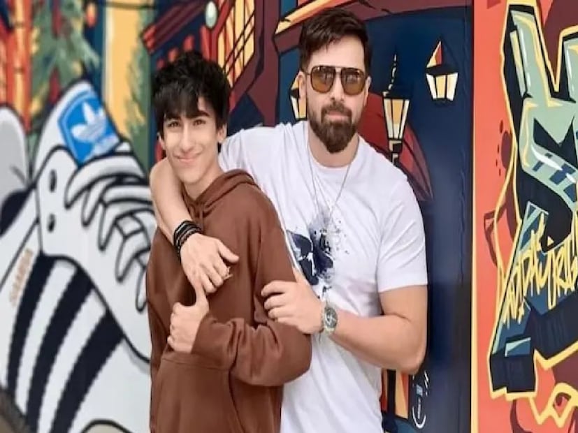 ২০১৪ সালে ক্যানসারে আক্রান্ত হয়েছিল আয়ান। ৫ বছর লড়াইয়ের পর অবশেষে আয়ানের জীবনীশক্তির কাছে হার মানে ক্যানসার। ইমরানের সেই পোস্টে ভালবাসায় ভরিয়ে দিয়েছেন ভক্তরা। কেউ বাবা-ছেলের রসায়নে মুগ্ধ, তো কেউ হার্ট ইমোজি দিয়ে ভালবাসা জানিয়েছেন।