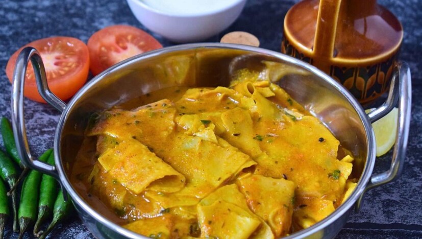 হেলদি এই রেসিপিটি শুধু রুচিকরই নয়, ডায়েটে নজর রাখা মানুষদের জন্যও একদম উপযুক্ত। বাচ্চাদেরও দিতে পারেন এই পাপড়ের তরকারি। এমন মেনু পেলে হাত চেটেপুটে খাবেন সকলে।
