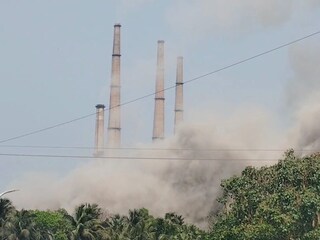 
বিশেষ প্রযুক্তির সাহায্যে বিস্ফোরণ...ভাঙা হল কোলাঘাট তাপ বিদ্যুৎ কেন্দ্রের ২ টি বিকল চিমনি!