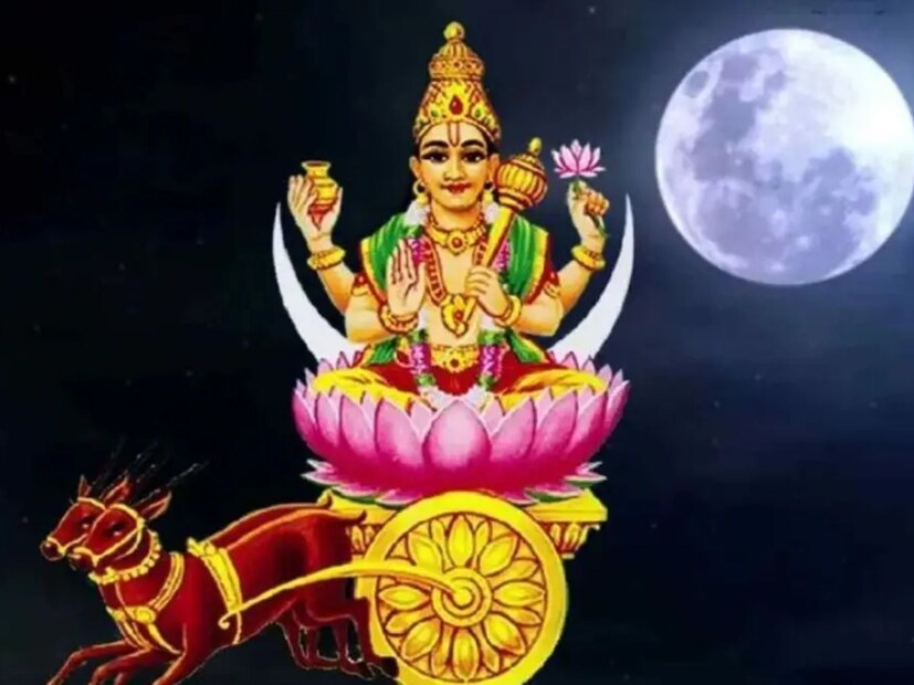 চন্দ্র কর্কট রাশিতে প্রবেশ করতে চলেছে যার ফলে ৩ মে ২০২৫-এ চন্দ্র এবং মঙ্গলের মিলন হবে কর্কট রাশিতে। এই দুই গ্রহের মিলনে মে মাসের শুরুতেই তৈরি হবে মহালক্ষ্মী রাজযোগ। 
চন্দ্র কর্কট রাশিতে প্রবেশ করতে চলেছে যার ফলে ৩ মে ২০২৫-এ চন্দ্র এবং মঙ্গলের মিলন হবে কর্কট রাশিতে। এই দুই গ্রহের মিলনে মে মাসের শুরুতেই তৈরি হবে মহালক্ষ্মী রাজযোগ। 