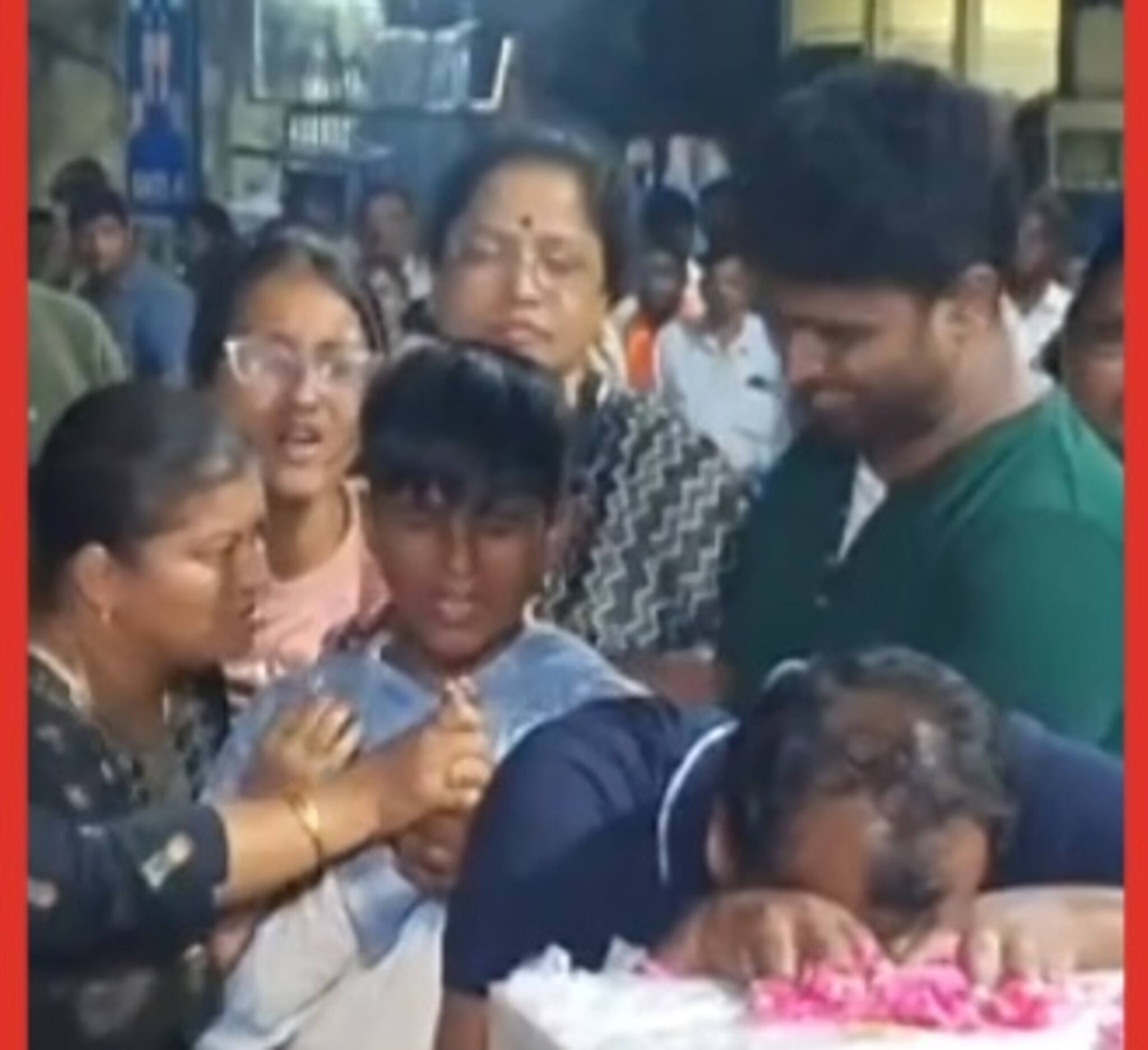 'I Miss You...', কফিন আঁকড়ে কান্না