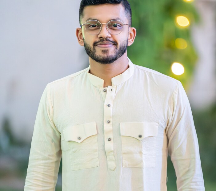 টেকনো ইন্ডিয়া গ্রূপের কর্ণধার এবং এই ছবির প্রযোজক মেঘদূত রায়চৌধুরী জানিয়েছেন, 'এই চেক ইন চেক আউট-এর মাধ্যমে আমার প্রযোজক এবং অভিনেতা হিসেবে আত্মপ্রকাশ হতে চলেছে। অভিজ্ঞতা বলতে আমি সব কিছুই নতুন করে শেখার চেষ্টা করেছি। পাশে পেয়েছি সত্রাজিৎ সেনের মতো একজন গুণী মানুষকে। চেক ইন চেক আউট আমাদের প্রিয় শহর কলকাতার আতিথিয়তা নিয়ে একটি গল্প। আশা করি মানুষের ভালোবাসা পাবে আমাদের এই সিনেমা।' এপ্রিল মাসের ১৮ তারিখ মুক্তি পাবে এই ছবিটি।