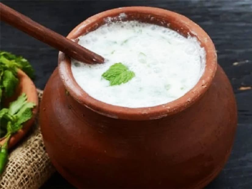 এক গ্লাস ঘোল খেলে পেটও অনেক ক্ষণ ভরা থাকে। ফলে বার বার খাওয়ার প্রবণতাও কমে।