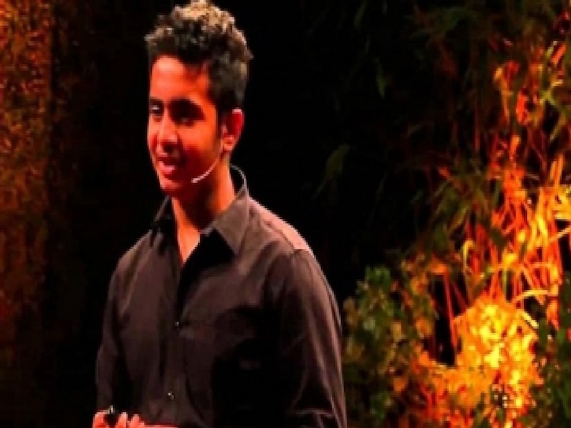 এরপর আইআইটি কানপুরে গিয়েছিলেন বায়োইঞ্জিনিয়ারিং নিয়ে পড়াশোনা করতে। মাত্র সতেরো বছর বয়সের মধ্যে রসায়নে মাস্টার্স ডিগ্রি করতে শুরু করেছিলেন তিনি।