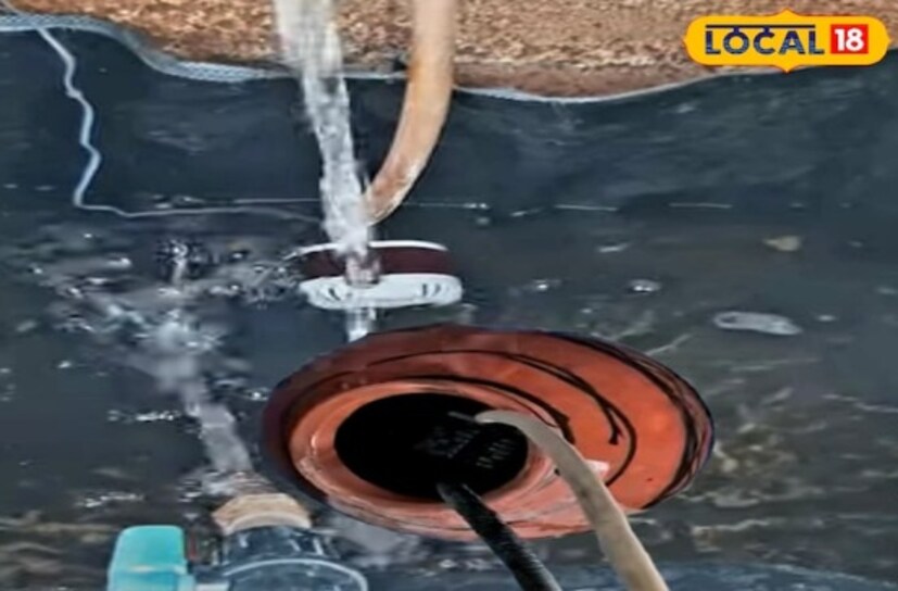 এই সহজ এবং সাশ্রয়ী পদ্ধতিটি খুব বেশি খরচ ছাড়াই এসির মতো শীতলতা প্রদান করে। এই ধরণের দেশীয় জুগাড় ইতিমধ্যেই গ্রামাঞ্চলে জনপ্রিয় কারণ কুলারে একটি পাত্রে জল রাখলে জল গরম হয় না এবং ঠান্ডা থাকে। 