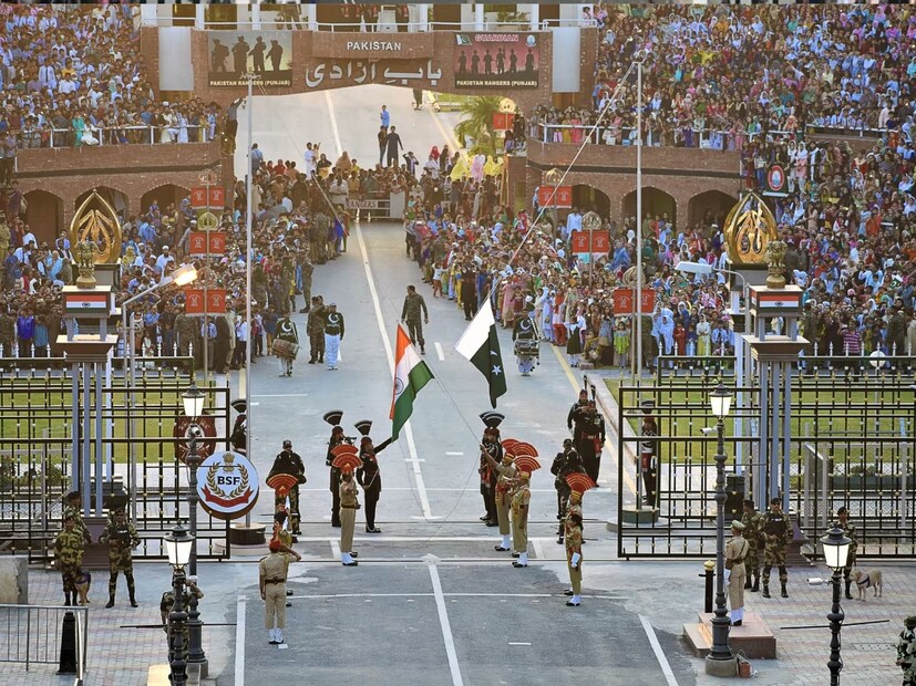 প্রতিরক্ষামন্ত্রকের প্রেস রিলিজ অনুযায়ী, ভারতের সশস্ত্রবাহিনীতে এই বিশেষ অনুষ্ঠানের শুরু পঞ্চাশের দশকের গোড়ায়। সেনাবাহিনীর মেজর রবাটর্স এই স্বতন্ত্র অনুষ্ঠানটি শুরু করেন। 