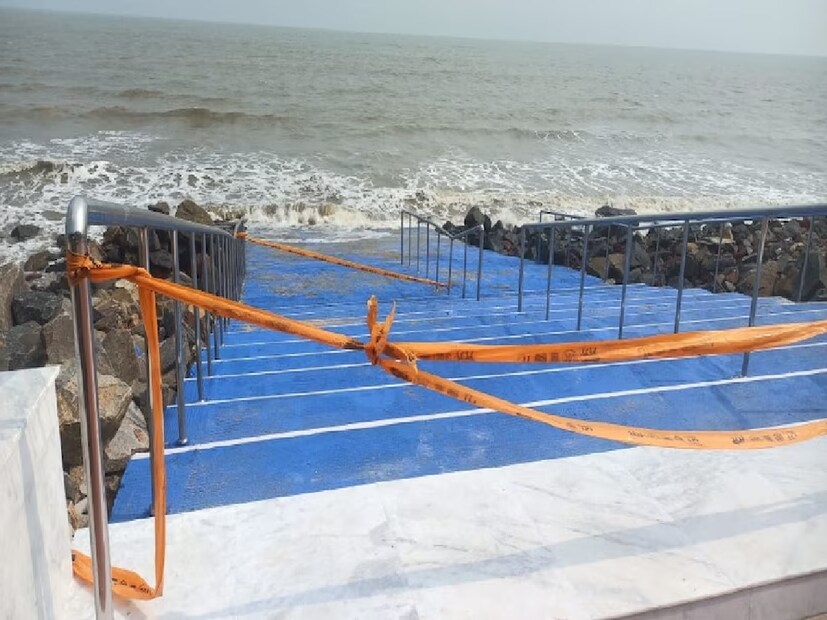 তাঁর দাবি, পরে রাতে টিভিতে সবকিছু দেখে তিনি বুঝতে পারেন এই মূর্তি এক বছর ধরে তারই পুজো করা সেই মূর্তিটি। (রিপোর্টার-- সুজিত ভৌমিক)
