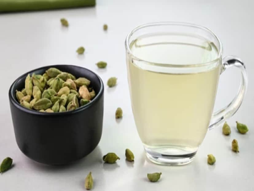Cholesterol Control Tips: এলাচ চা খেলে কী কী উপকার পাওয়া যায়? দুধ চা না, লাল চায়ে মিশিয়েই খান, জানুন ডাক্তারের পরামর্শ Cholesterol Control Tips: এলাচ চা খেলে কী কী উপকার পাওয়া যায়? দুধ চা না, লাল চায়ে মিশিয়েই খান, জানুন ডাক্তারের পরামর্শ