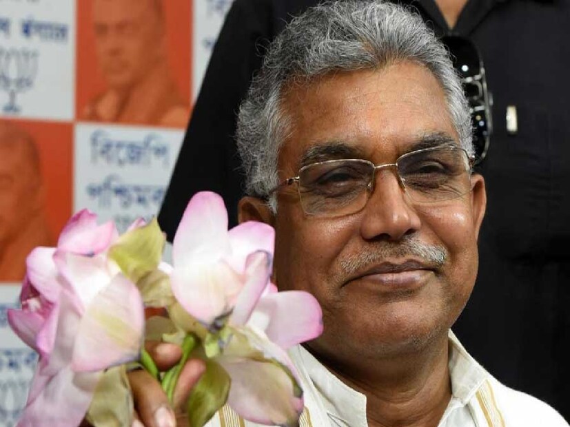 সূত্রের খবর, আগামিকাল দিলীপ ঘোষ বিয়ে করছেন। শোনা যাচ্ছে নিউটাউনের বিজেপি নেত্রী ২২ বছরের পুত্রসন্তানের মা রিংকু মজুমদারের সঙ্গে বিবাহবন্ধনে আবদ্ধ হতে চলেছেন বিজেপি নেতা দিলীপ ঘোষ। রিঙ্কু বিবাহবিচ্ছিন্না।