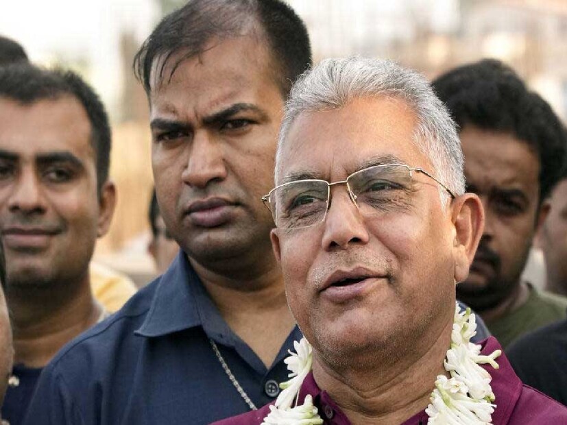 শুক্রবার তাঁর নিউ টাউনের বাড়িতেই বিবাহবন্ধনে আবদ্ধ হওয়ার কথা রাজ্য বিজেপির প্রাক্তন সভাপতি তথা প্রাক্তন সাংসদ এবং প্রাক্তন বিধায়ক দিলীপের। (রিপোর্টার-- আবীর ঘোষাল)
