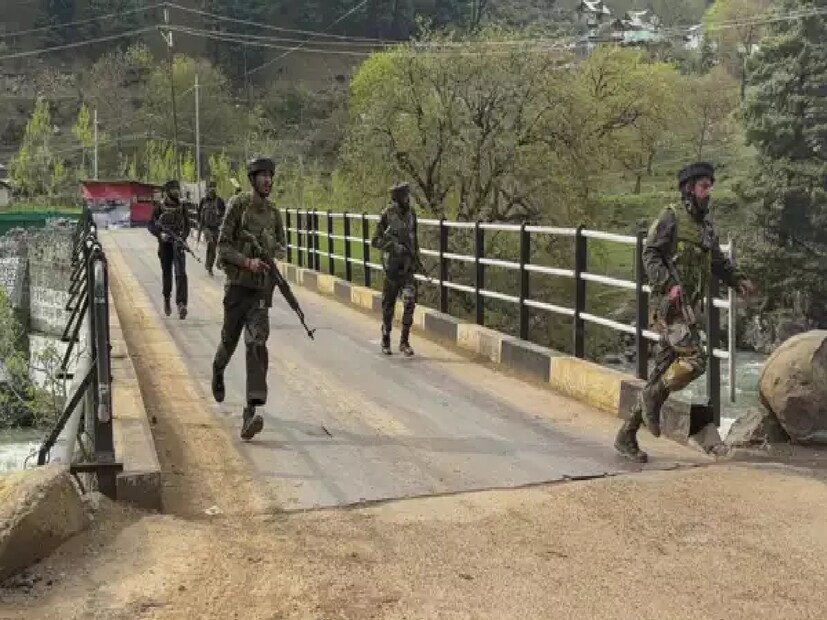 ইতিমধ্যেই এই ঘটনার দায় স্বীকার করেছে লস্কর-ই-তৈবা জঙ্গিগোষ্ঠীর শাখা সংগঠন টিআরএফ। 