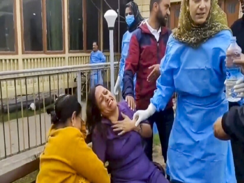 এখন কী অবস্থায় আছেন, সেই নিয়ে অধ্যাপক দেবাশিস ভট্টাচার্য বলেন, “আমার এখনও বিশ্বাস হচ্ছে না যে আমি জীবিত আছি। পরিবার এখন শ্রীনগরে আছে। যত তাড়াতাড়ি সম্ভব বাড়ি ফেরার প্রস্তুতি নিচ্ছে”।