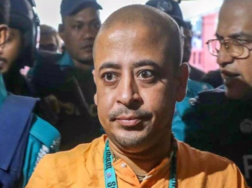 এরপরই দেশদ্রোহিতার অভিযোগে গত ২৫ নভেম্বর ঢাকার হজরত শাহজালাল আন্তর্জাতিক বিমানবন্দর থেকে চিন্ময় কৃষ্ণ দাসকে গ্রেফতার করে পুলিশ। 