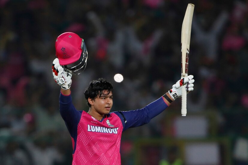 ১২ ম্যাচে ১৮ পয়েন্ট গুজরাতের। নেট রানরেট +০.৭৯৫। আরও দুটি ম্যাচ বাকি তাদের। ফলে গুজরাতের প্লে-অফে খেলার সম্ভাবনা এখনও রয়েছে। 