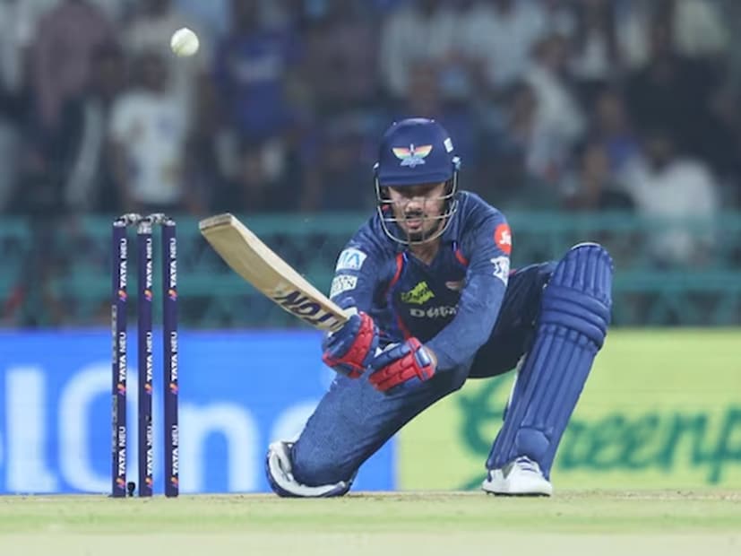 আইপিএলের দুনিয়ায় সানরাইজার্স হায়দরাবাদ বরাবরই ডার্ক হর্স। সব দিক থেকেই। কখন যে কী করে বসবে কেউ জানে না। তাদের ক্রিকেটাররাও যেন সেরকমই। আবদুল সামাদ সেই কথাটাই প্রমাণ করলেন। 