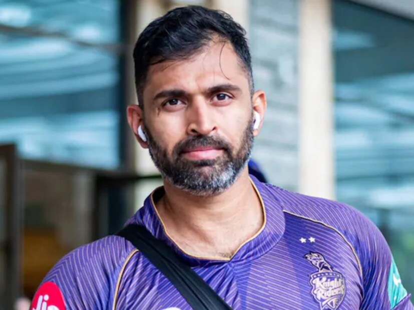 ভারতীয় দল থেকে ছাঁটাই হওয়ার পরই ফের কেকেআরের সাপোর্ট স্টাফে যোগ দেন গতবারের সদস্য অভিষেক নায়ার। তিনি আসায় কেকেআরের ব্যাটিংয়ের যে দুর্দশা চলছে তার মেরামতি করা সম্ভব হবে বলে মনে করা হচ্ছে।