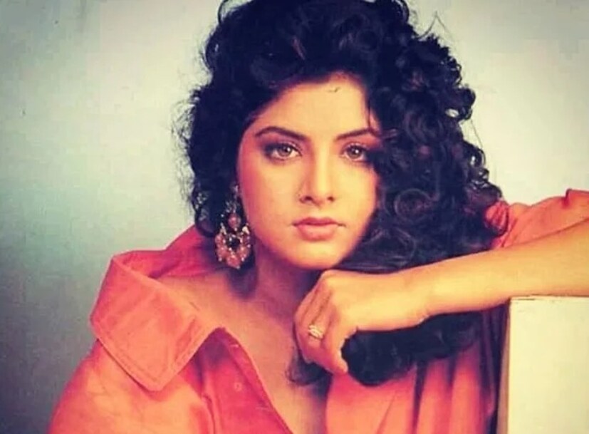 ৯০-এর দশকের গোড়ার দিকে দিব্যা ভারতী ছিলেন বলিউডের অন্যতম উজ্জ্বল তারকা। মাত্র ১৪ বছর বয়সে মডেলিং-এ নিজের কেরিয়ার শুরু করার পর, তাঁর চেহারা এবং আত্মবিশ্বাস দ্রুত তাঁকে খ্যাতির শীর্ষে নিয়ে যায়। ১৯৯০ সালে এক তামিল ছবি দিয়ে তিনি চলচ্চিত্রে অভিষেক করেন। এরপর তেলেগু ছবি ববিলি রাজা তাঁকে আরও জনপ্রিয়তা এনে দেয়়।