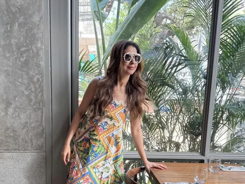 সেই সময়ে ঊর্মিলা শুধু রামগোপাল ভার্মার ছবিতেই কাজ করে গিয়েছেন। দৌড়, সত্যা, কৌন, মস্ত, জঙ্গল, পেয়ার তুনে কেয়া কিয়া, ভূত- একের পর এক কেবলই ভার্মার ছবি, অন্য পরিচালকদের ছবি সেভাবে নেই! এই বিষয়টা নায়িকার কেরিয়ারে বড় এক ধাক্কা দেয়। Photo: Instagram