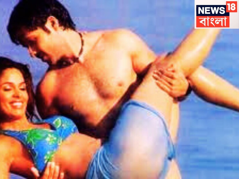 ছবির পরিচালক ছিলেন অনুরাগ বসু, সুরকার অনু মালিক ৷ দুটি গান আমির জামাল কম্পোজ করেছিলেন ৷ ছবির জনপ্রিয় গান চি ভিঁগে হোঁট তেরে ৷ কহো না কহো, দিল কো হাজারবার রোকা রোকা রোকা গেয়েছিলেন শিল্পী আলিশা চিনয় ৷ গানটি লিখেছিলেন রাহত ইন্দোরি ৷ ফাইল ছবি ৷