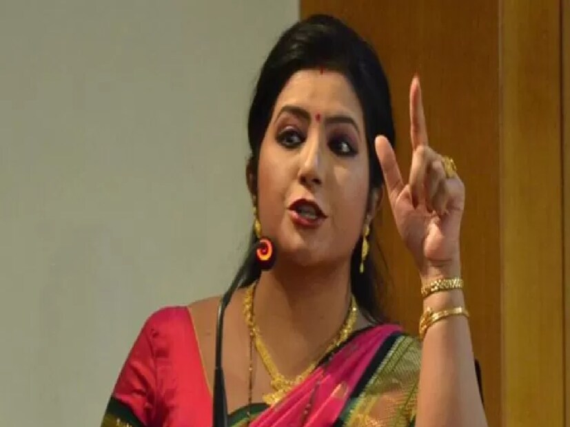 এদিকে দিলীপ ও রিঙ্কুর বিয়ে নিয়ে বৈশাখী বন্দ্যোপাধ্যায়ও নিজের মত প্রকাশে রাখঢাক করেননি৷ তিনি অভিনন্দন জানান দিলীপ ঘোষ ও রিঙ্কু মজুমদারকে৷ তবে দিলীপ ঘোষের কাছে আবেদন করেছেন তিনি একজন হিন্দু ধর্মের রক্ষক তিনি যেন বাড়িতে লক্ষ্মী হিসেবে যাঁকে এনেছেন তাঁর সম্মান করেন৷