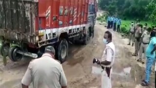 পুলিশের নাকা চেকিং (ফাইল ছবি) পুলিশের নাকা চেকিং (ফাইল ছবি)