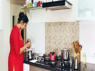 তেল এবং মশলার চিটে উঠে যাবে এক ঘষায়, এবার রান্নাঘর করে তুলুন নতুনের মতো, দেখে নিন উপায়